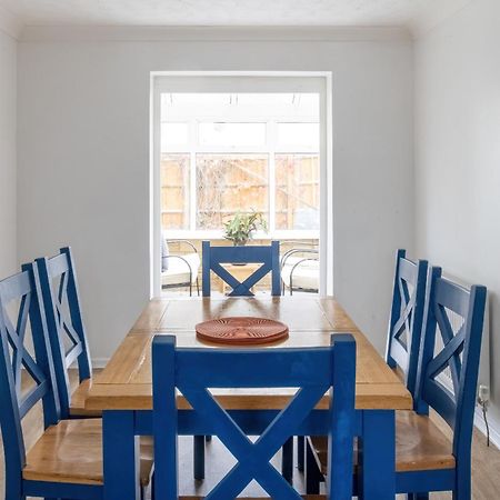 The Conifers Large Detached Home With Off Street Parking Witney Zewnętrze zdjęcie