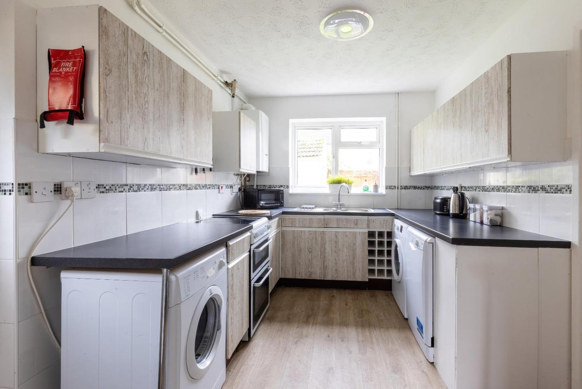 The Conifers Large Detached Home With Off Street Parking Witney Zewnętrze zdjęcie