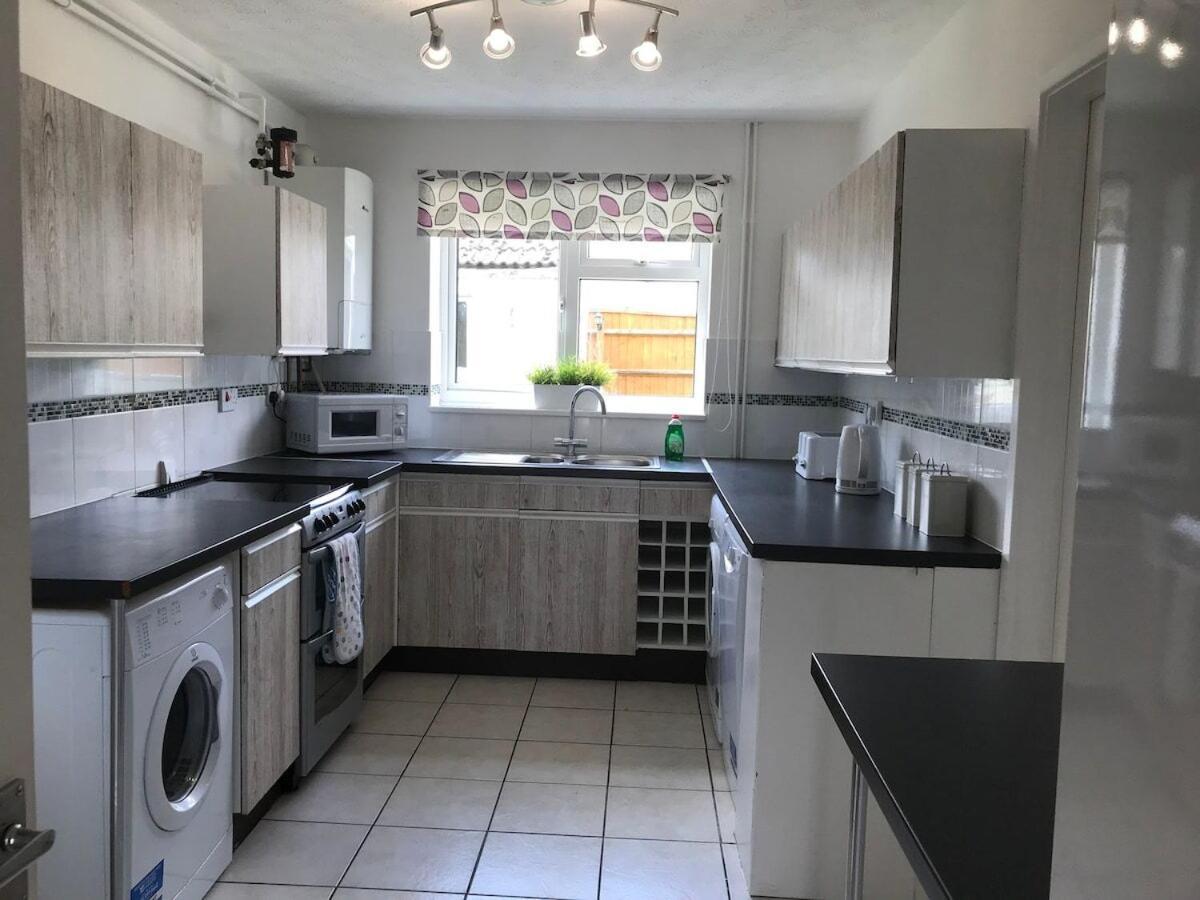 The Conifers Large Detached Home With Off Street Parking Witney Pokój zdjęcie