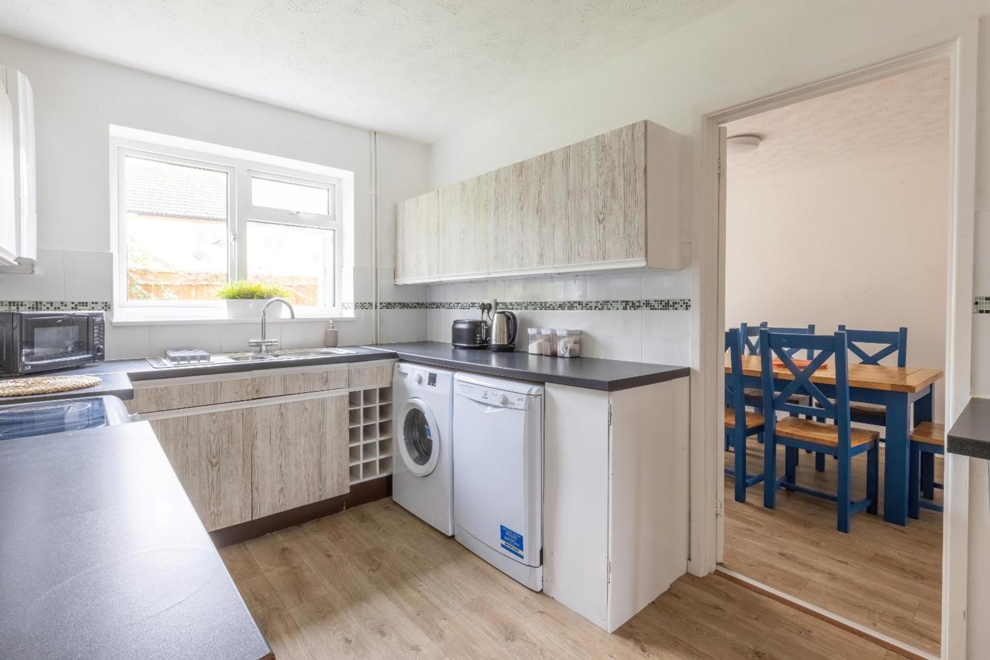 The Conifers Large Detached Home With Off Street Parking Witney Zewnętrze zdjęcie