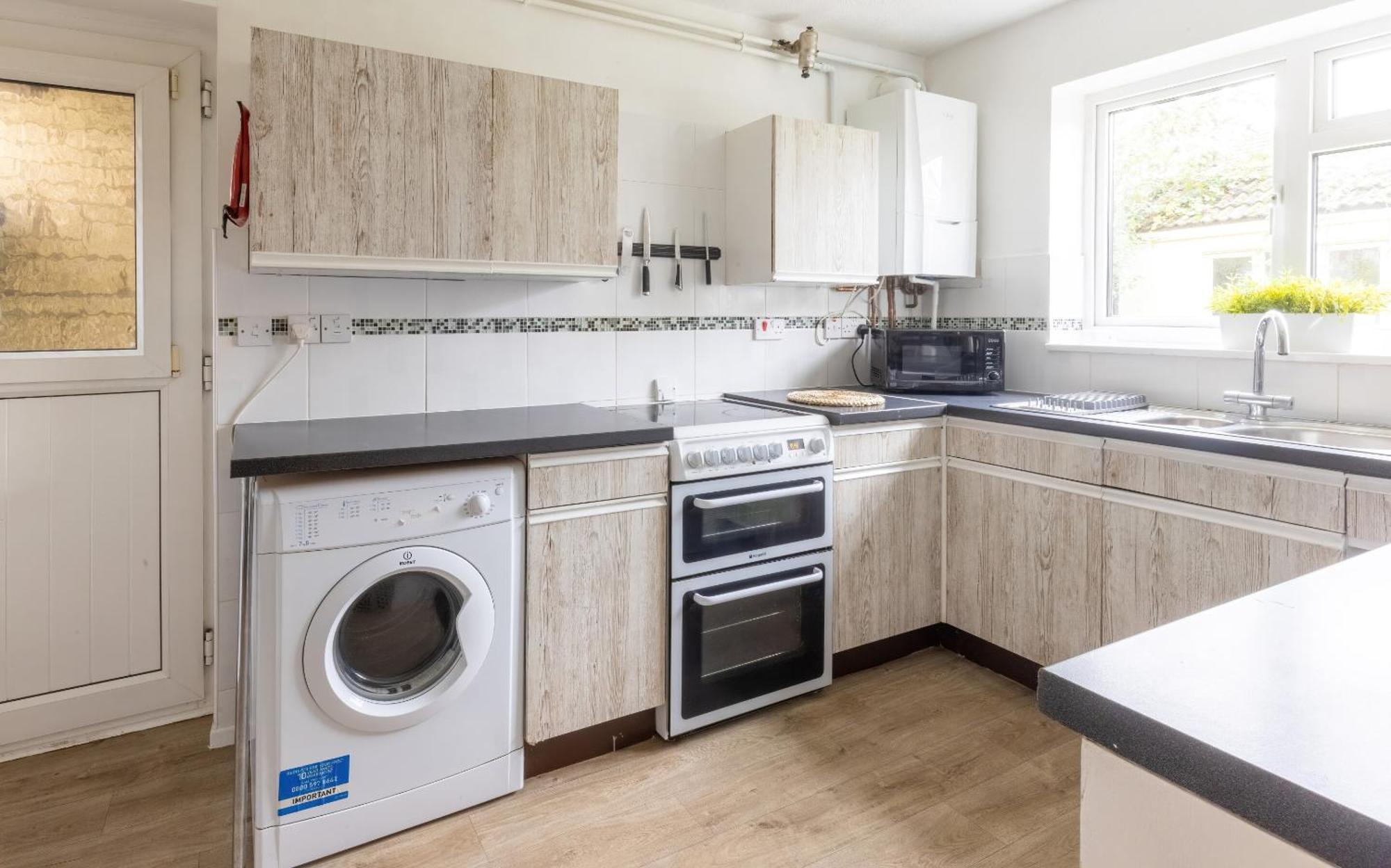 The Conifers Large Detached Home With Off Street Parking Witney Zewnętrze zdjęcie