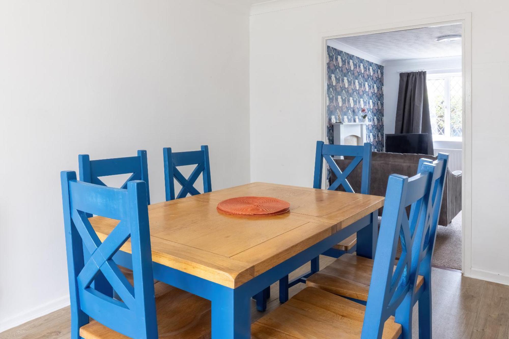 The Conifers Large Detached Home With Off Street Parking Witney Zewnętrze zdjęcie