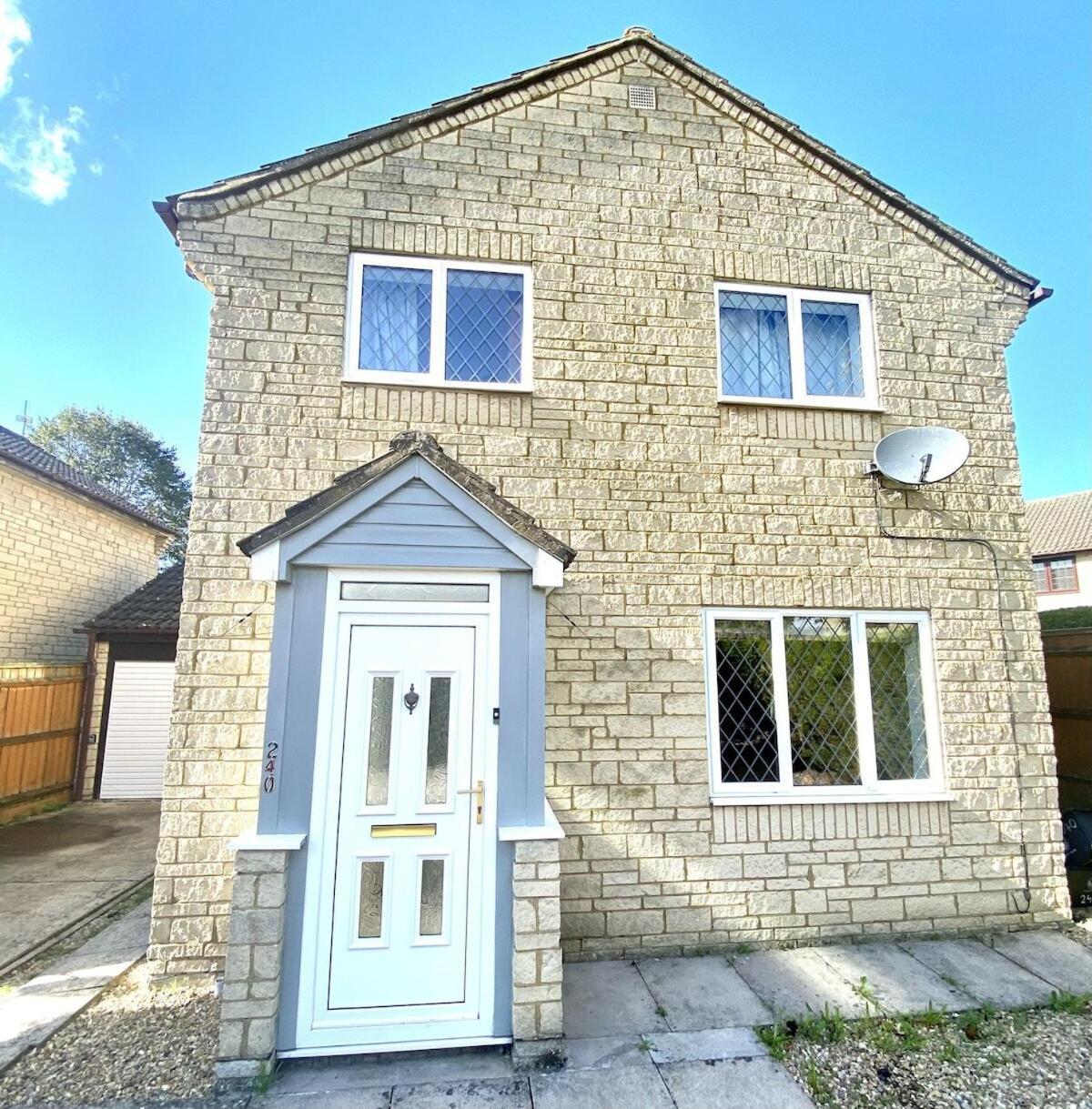 The Conifers Large Detached Home With Off Street Parking Witney Pokój zdjęcie